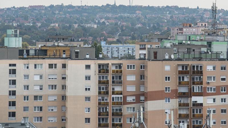 A háromszázalékos kamatozású hitel jelentős támogatást nyújthat azok számára, akik saját otthonuk megteremtésén dolgoznak. Ez a kedvező lehetőség könnyebbé teheti a lakásvásárlást, és számos ember álmát valósíthatja meg.