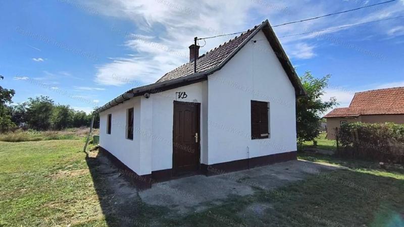 **6 varázslatos házikó, amit egy autó áráért te is a sajátodnak mondhatsz!** 

Fedezd fel ezeket a tündéri kis otthonokat, amelyek nemcsak bájosak, hanem megfizethetőek is! Ideális választás lehet, ha egy különleges helyre vágysz, ahol a természet és a ké