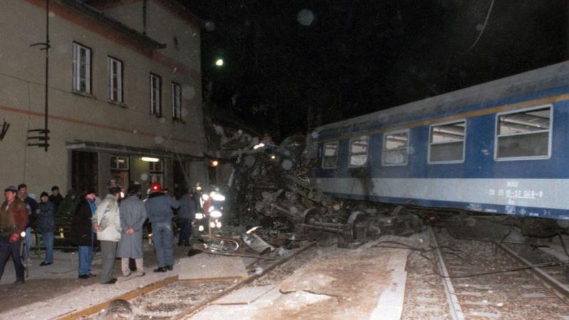 Halál a síneken - a magyar történelem legtragikusabb vonatkatasztrófái

A vasúti közlekedés fejlődése forradalmasította a közlekedést, azonban a sínek mentén sokszor borzalmas események is történtek. Magyarországon számos olyan vonatkatasztrófa történt, a