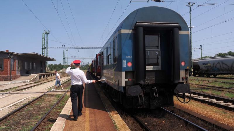 A Dél-Dunántúlon hosszú órákra leállt a vonatforgalom egy váltóhiba következtében.