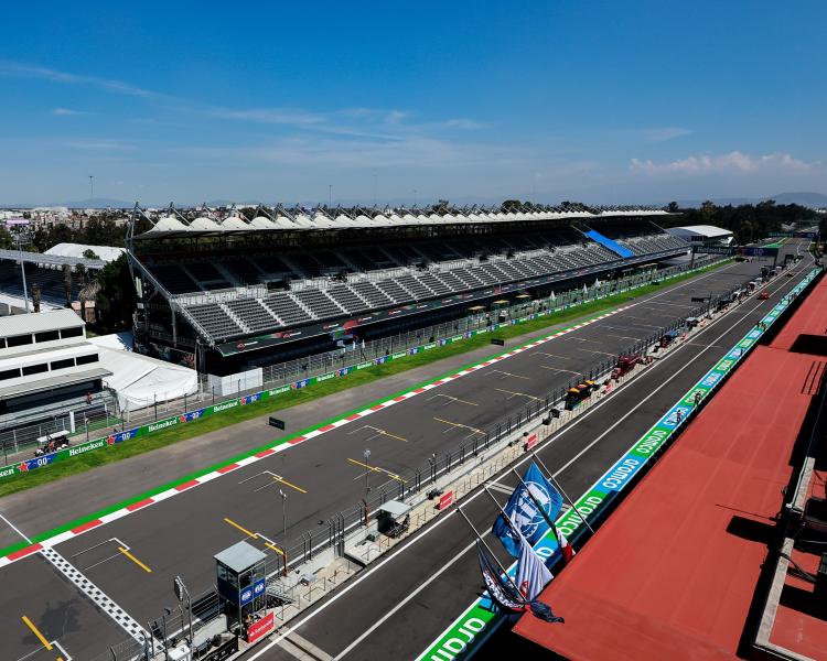 Mexikói Nagydíj - rajtrács bemutatása

A Mexikói Nagydíj, a Forma-1 izgalmas eseménye, mindig különleges hangulatot áraszt, ahogy a versenyzők felkészülnek a rajtra. A híres Autódromo Hermanos Rodríguez pályáján a csapatok és pilóták izgalommal telve várj