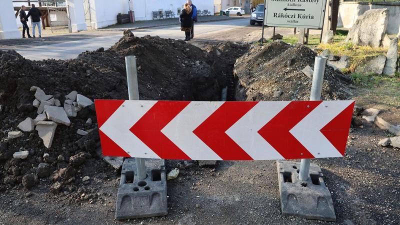 **Tállya ivóvizei: Az egészségesebb alternatíva** - Képes beszámoló
Tállya, a festői szépségű település, nemcsak gazdag kulturális örökséggel büszkélkedhet, hanem mostantól egészségesebb ivóvízforrással is. A helyi közösség számára ez egy új lehetőséget