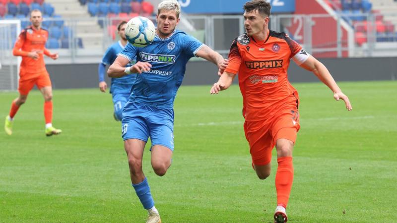 Ott jártunk a Szpari edzőmeccsén, ahol a Karcag ellen a csapat egy látványos és egy kevésbé emlékezetes félidőt produkált. A mérkőzés során izgalmas pillanatoknak lehettünk tanúi, amelyeket fotókban is megörökítettünk.