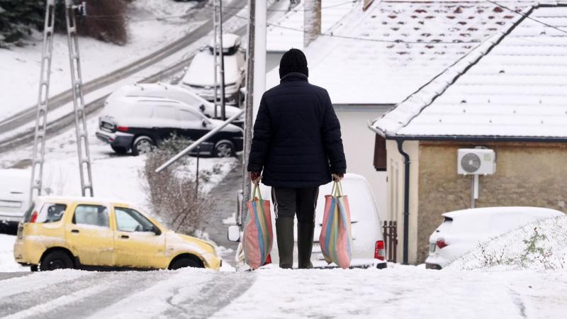 Varázslatos fényképeken bontakozik ki a havas Veszprém megyei táj, ahol a vidék hófehér takaróba burkolózott. Fedezd fel a téli táj szépségeit a képgalériánkban!