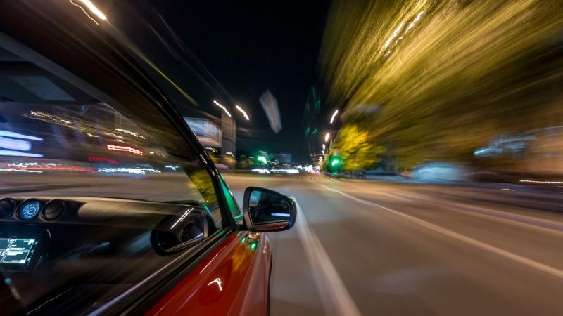 Több mint 200 kilométer/órás sebességgel száguldott a 472-es úton: így fogták el a rendőrök - fotóval!