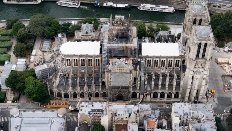 A Notre Dame újjáépítése kapcsán izgalmas tárgyalások várhatóak, hiszen Trump és Zelenszkij is asztalhoz ül Macronnal. A francia főváros ikonikussá vált székesegyháza nem csupán építészeti jelentőséggel bír, hanem politikai diskurzusok színhelyévé is váli