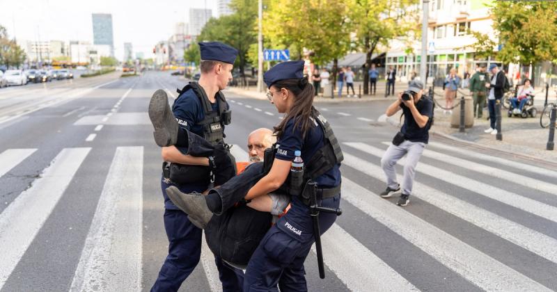 Klímaaktivisták blokád alá helyezték az autópályát!