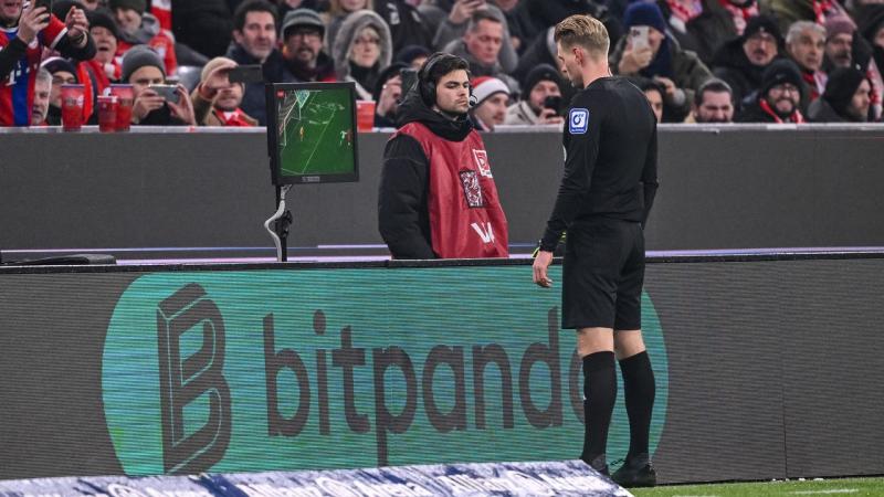 Forradalmi lépés a Bundesligában: a játékvezetők mostantól részletesen magyarázzák el döntéseiket!