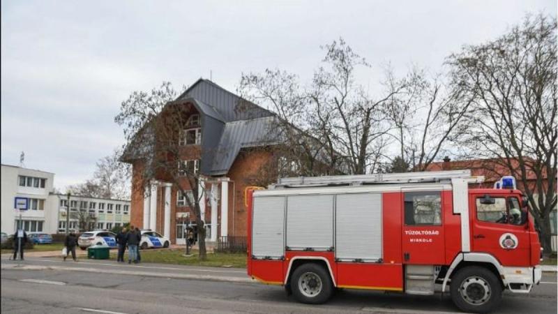 Mi történik? Egy tiszaújvárosi iskola falai között már másodszor hallatszik bombariadó a múlt héten - értesült a Ripost.