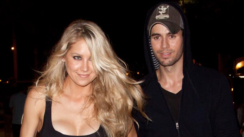 Enrique Iglesias felesége, Anna Kournikova, sajnos tolószékbe kényszerült, ami megrázta a rajongókat és a közönséget egyaránt. A híres énekes felesége eddig is sok figyelmet kapott, de most mindenki aggódik a helyzete miatt. A pár mindig is a boldogság és