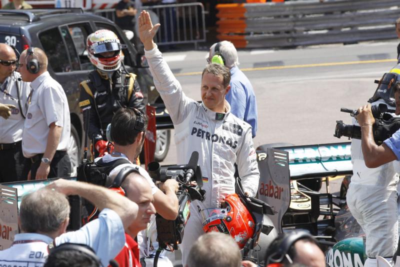 A Mercedes egy izgalmas utazásra invitál minket, hogy felfedezzük Michael Schumacher utolsó fénykorának titkos részleteit. A legendás versenyző pályafutásának utolsó pillanatai mögött rejlő történetek és élmények feltárása egy különleges élményt ígér.
