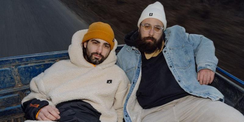 Fedezd fel a közép-keleti zenei szcénát egy izgalmas klubfesztivál keretein belül! Az Analog Balaton hangzásvilága ötvöződik a keleti poszt-punk ritmusokkal, miközben az etikus streaming elveit követve teremtjük meg a zenei élményt. Ne hagyd ki ezt a külö
