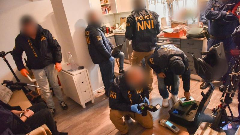 Bébiételként csempészték a drogokat - videón látható, ahogy 460 rendőr lecsap Magyarország különböző területein.