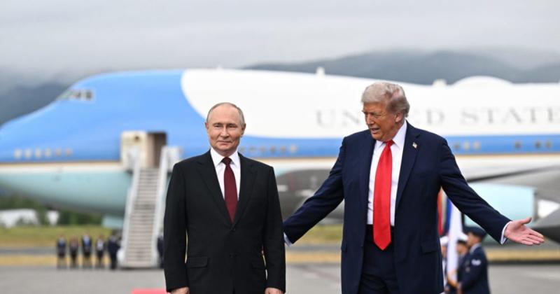 Kreml: A helyszínválasztást személyes kapcsolatok formálták | Demokrata

A Kreml értesülése szerint a választott helyszín mögött személyes jó kapcsolatok állnak, amelyek jelentős hatással voltak a döntésre. A háttérben zajló interakciók és kölcsönös megér