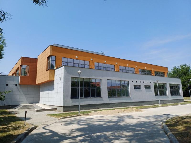 A Gyerekpalota működését felfüggesztették, miután egy kislány megsérült a létesítmény mosdójában. Az eset körülményeit jelenleg vizsgálják.