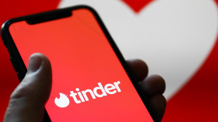 A Tinder új AI-alapú arcfelismerő technológiát alkalmaz, amellyel hatékonyan kiszűri a hamis profilokat.