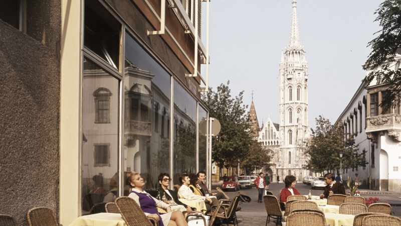 Időutazás Budán: Egy különleges retró képgaléria a főváros I. kerületében

Fedezd fel Budapest I. kerületének elfeledett múltját egy lenyűgöző retró képgaléria segítségével! Ez a városrész nem csupán a történelem és a kultúra otthona, hanem egy igazi időu