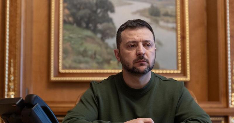 Zelenszkij a patthelyzetre utalva arra figyelmeztet, hogy Putyin ígéretei talán túlzottak, és ezzel a helyzet bonyolultabbá válhat. Az ukrán elnök rávilágít arra, hogy a jelenlegi állapot nemcsak politikai, hanem stratégiai kihívásokat is jelent, amelyeke