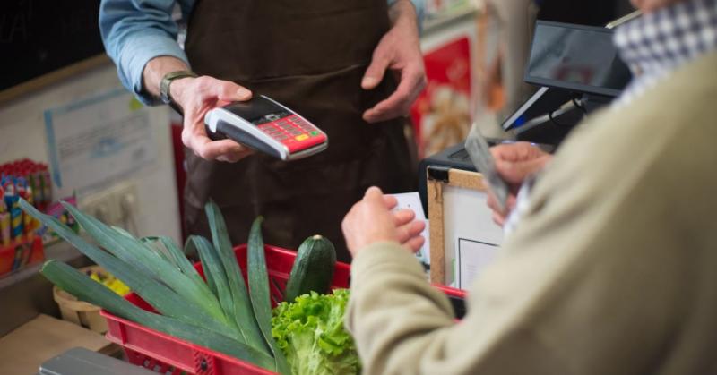 Az idei ünnepi árak alakulása szoros összefüggésben áll a piaci árfolyamokkal, a gazdasági inflációval és az árrésekkel. De vajon milyen tényezők befolyásolják ezeket a szempontokat?

Az árfolyamok ingadozása közvetlen hatással van a termékek és szolgálta