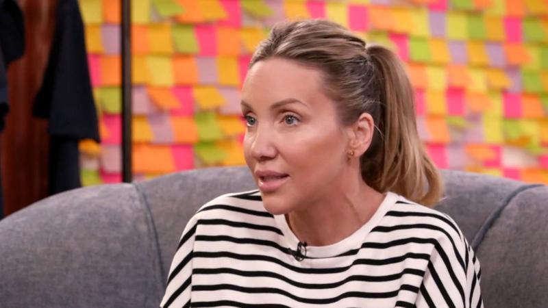 Kapócs Zsóka álomotthona igazán lenyűgöző, és garantáltan el fog kápráztatni! Az otthonában megjelenő stílus és elegancia minden részletben tükröződik. A tágas terek, a gondosan megválasztott bútorok és a harmonikus színvilág egy varázslatos légkört terem