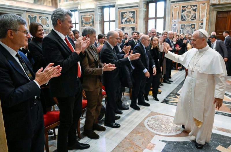 A mozi váljon a remény szentélyévé: Leó pápa találkozott a filmipar jeles alakjaival - Vatican News