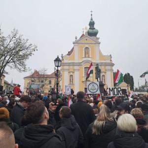 Tanács Zoltán: A Tisza Program Valódi Rendszerváltás Kihívásokkal Teli Útja

A Tisza program nem csupán egy új kezdeményezés, hanem egy mélyreható rendszerváltás ígérete, amely a fenntartható fejlődés és a társadalmi igazságosság jegyében született. Célja